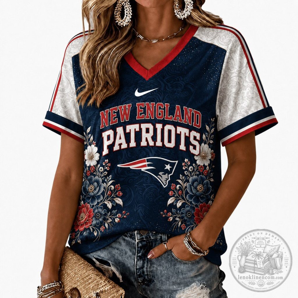 New England Patriots Premium NFL Vintage Floral V-Neck TD New England Patriots | Premium NFL Vintage Floral V-Neck TD