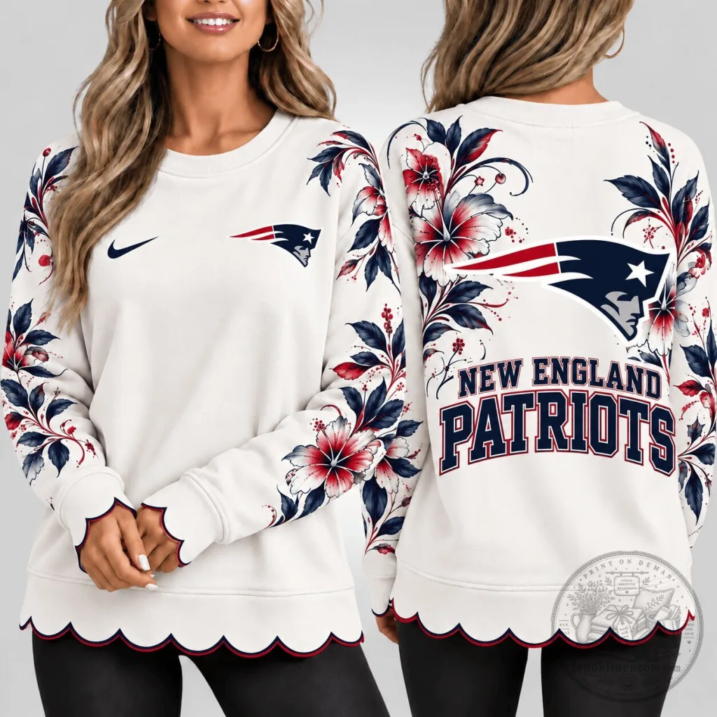 New England Patriots Floral Elegance Crewneck Sweatshirt for Women New England Patriots Floral Elegance Crewneck Sweatshirt for Women